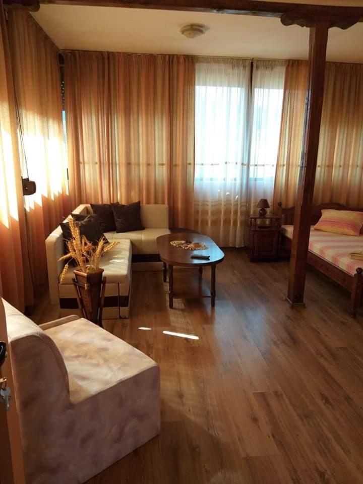 Guest House Ambrozia Kotel Exterior photo